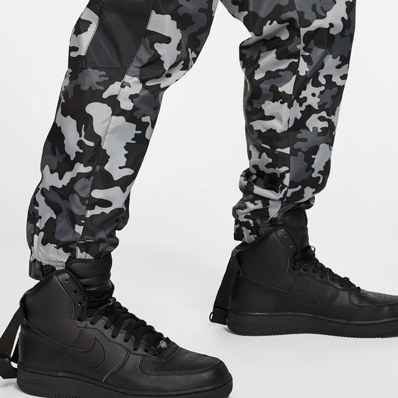 nike men's sportswear woven camo track pants